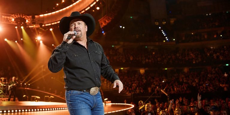 Garth Brooks Expands 2026 ‘Roots’ Tour with New Denver Dates