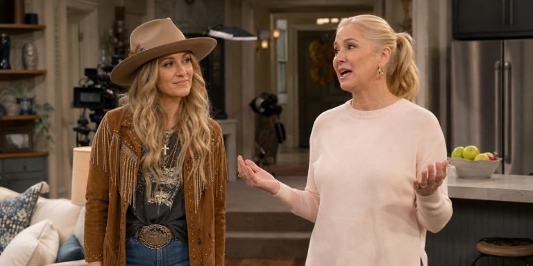 Lainey Wilson Set for Leanne Morgan Sitcom Cameo