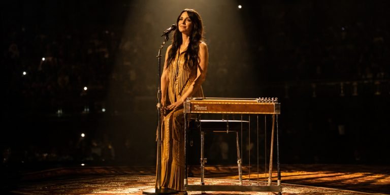 Kacey Musgraves Honors Dolly Parton in Emotional 2026 VMA Tribute