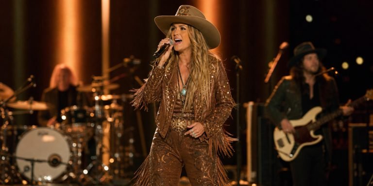 Lainey Wilson Honors Living Legend Dolly Parton in Electric Stage Tribute